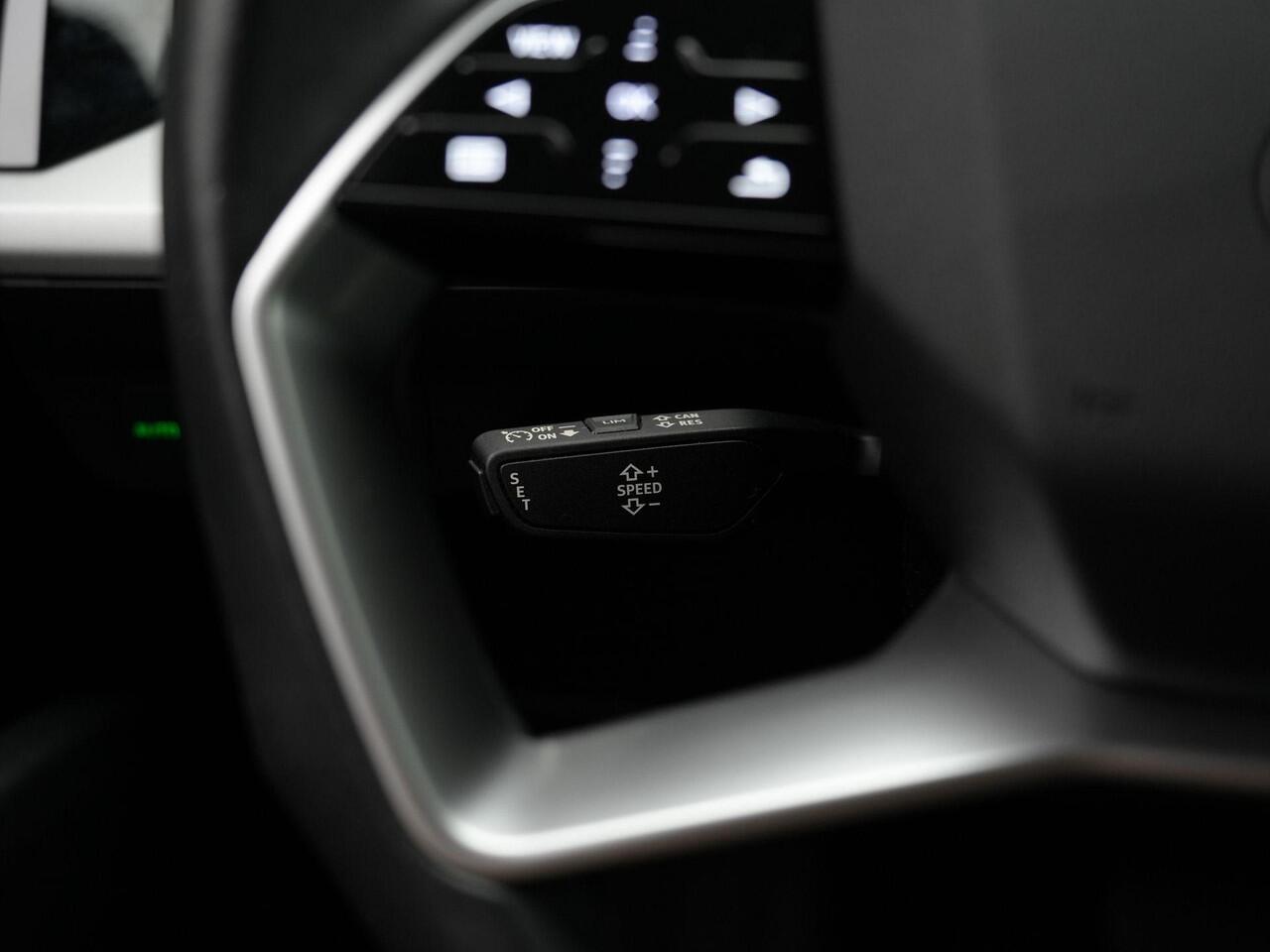 Audi Q4 e-tron 35 Launch edition 55 kWh 170 pk | Parkeersensoren voor/achter | Stoelverwarming | Carplay