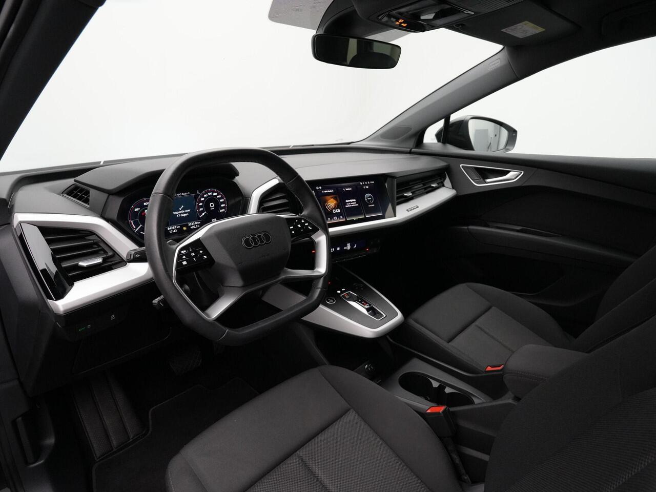 Audi Q4 e-tron 35 Launch edition 55 kWh 170 pk | Parkeersensoren voor/achter | Stoelverwarming | Carplay