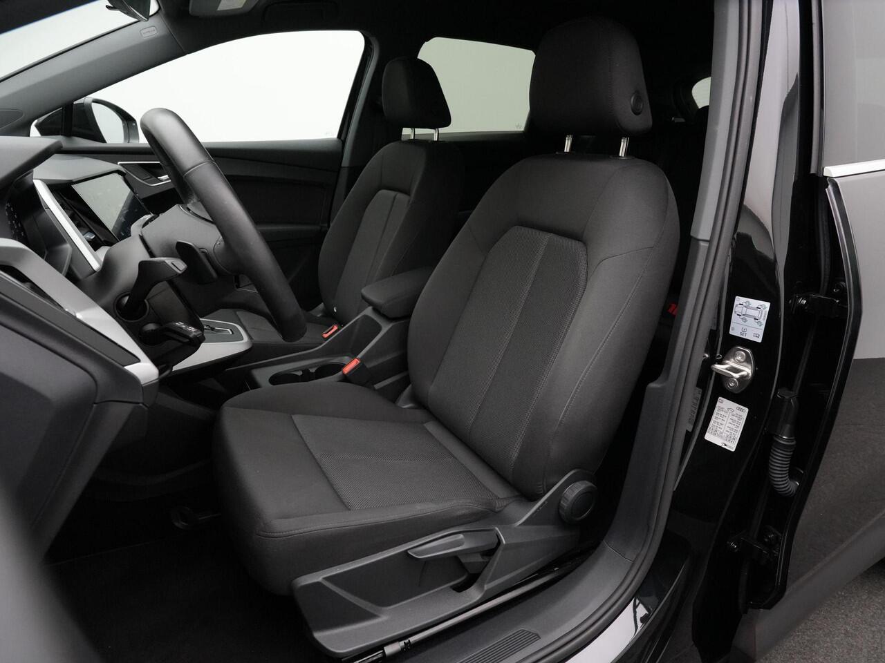 Audi Q4 e-tron 35 Launch edition 55 kWh 170 pk | Parkeersensoren voor/achter | Stoelverwarming | Carplay