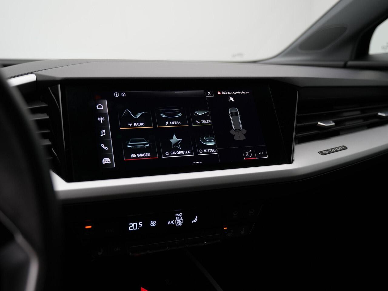 Audi Q4 e-tron 35 Launch edition 55 kWh 170 pk | Parkeersensoren voor/achter | Stoelverwarming | Carplay