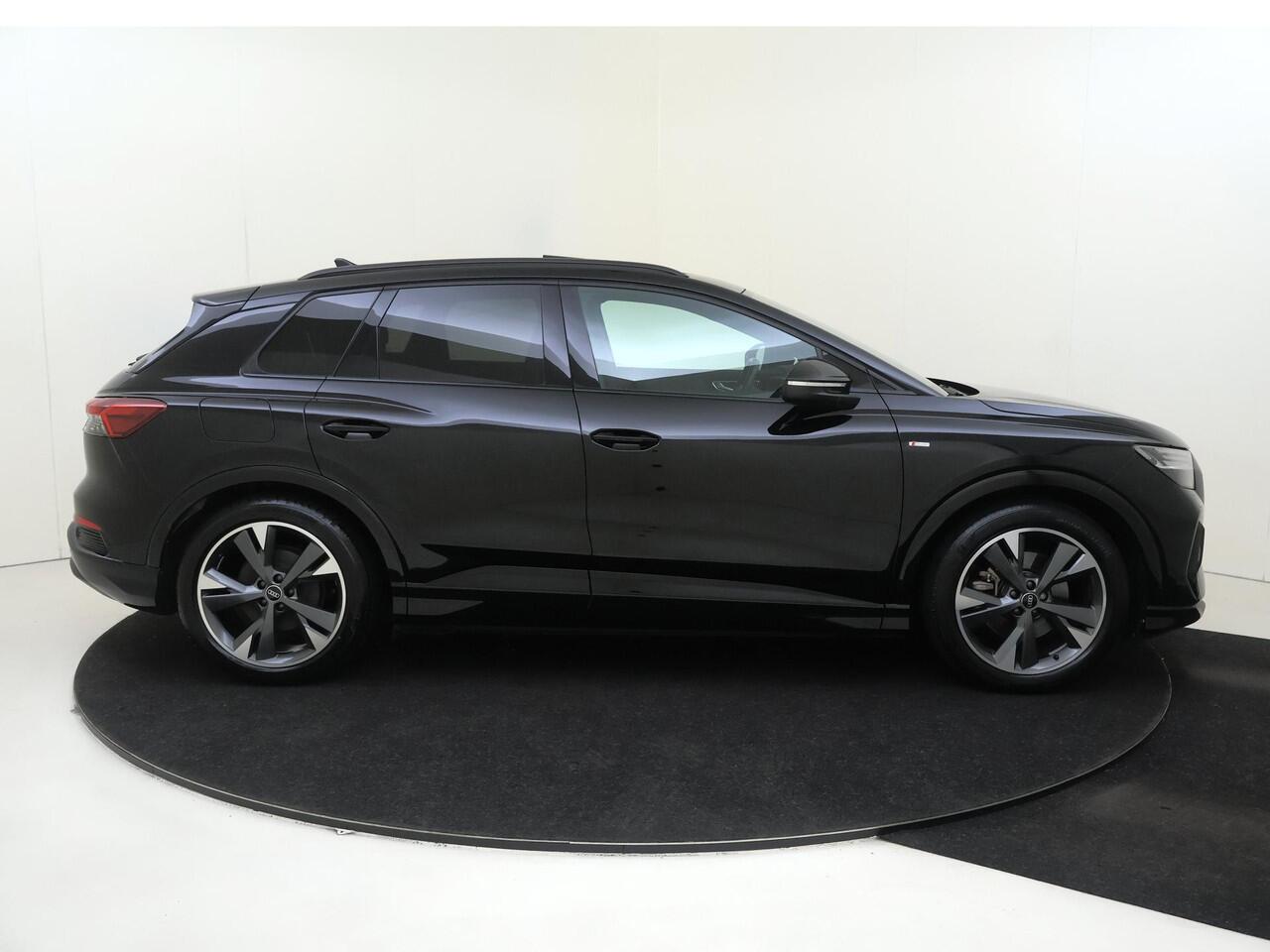 Audi Q4 e-tron 35 Launch edition S Competition 55 kWh | SOH 93%| Panoramadak | Achteruitrijcamera | LED matrix verlichting | Climate control | Stoelverwarming | Adaptieve cruise control | CarPlay |