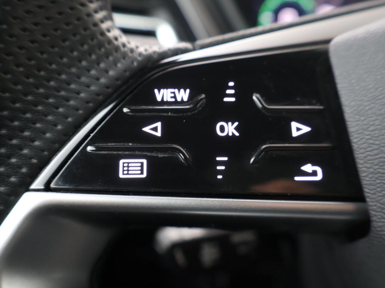 Audi Q4 e-tron 35 Launch edition S Competition 55 kWh | 170 PK | Trekhaak wegklapbaar | Warmtepomp | Panoramadak | Matrix LED koplampen | S line |