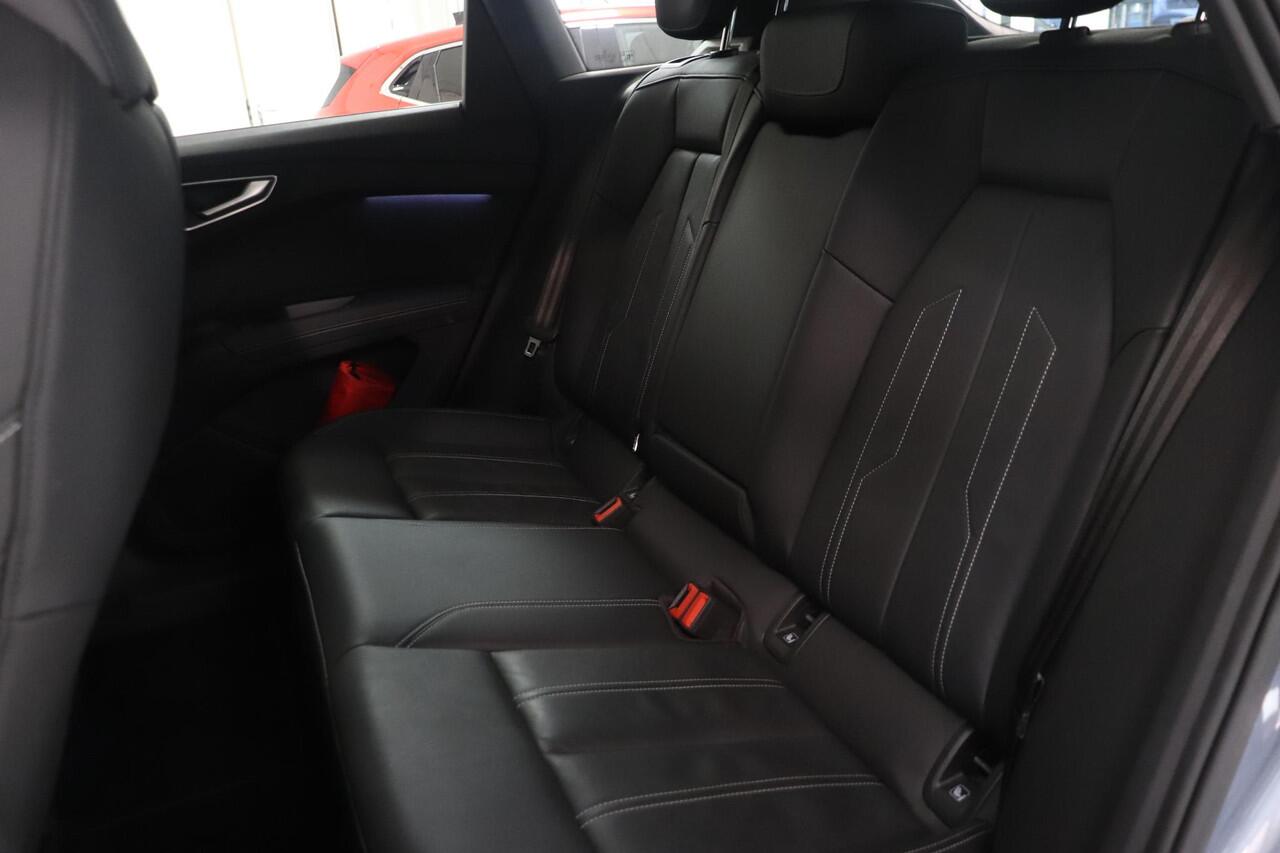 Audi Q4 e-tron 40 Launch edition Advanced 77 kWh | Warmtepomp | Leder bekleding | 20" Lichtmetaal | Parkeersesoren | Navigatie | LED matrix koplampen |