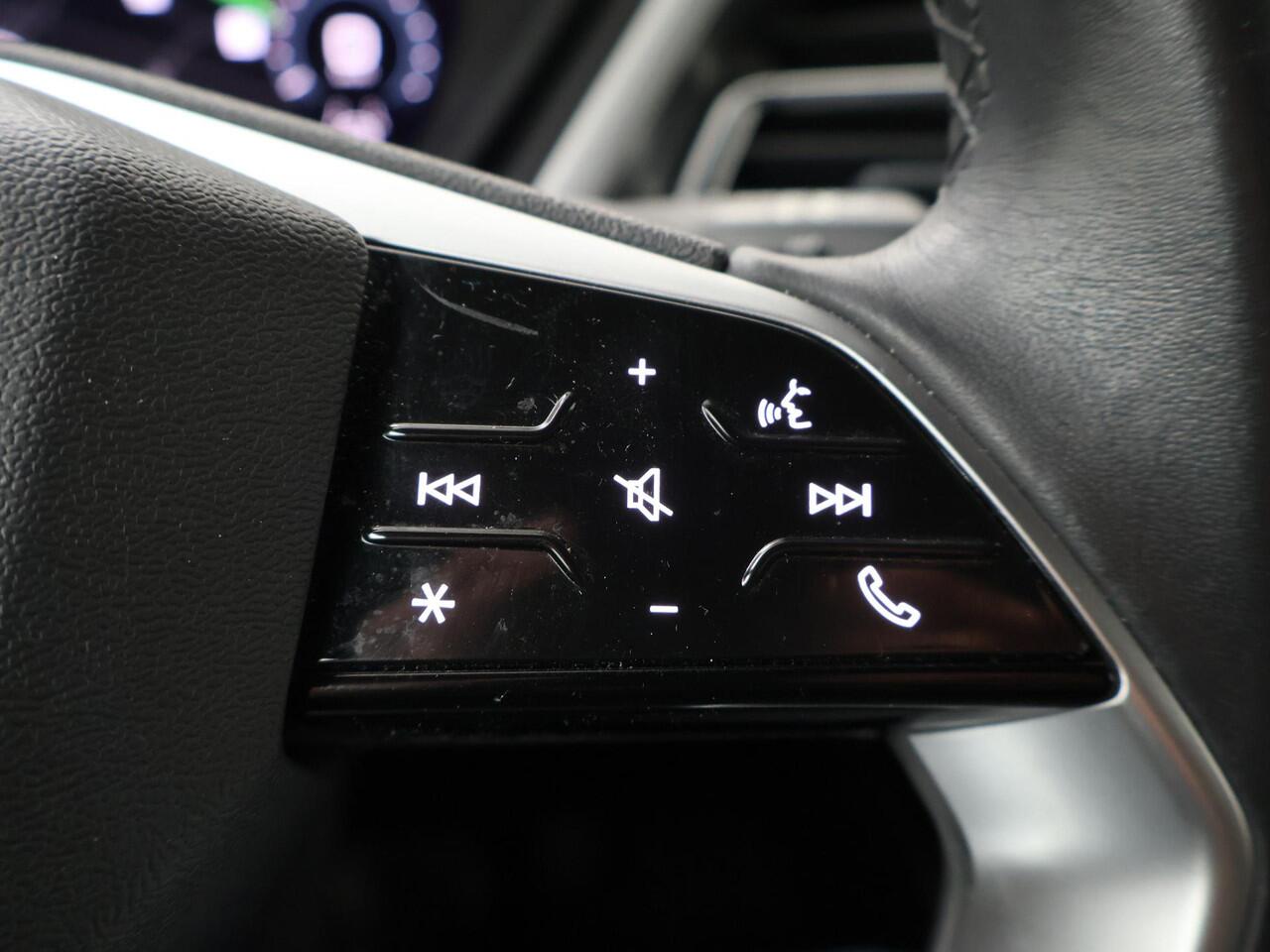 Audi Q4 e-tron 40 Launch edition Advanced 77 kWh | 204 PK | Gratis onderhoud t/m 8 jul. 2028 | SoH 91% | Adaptieve Cruise Control | Head-up display | Matrix LED koplampen | Achteruitrijcamera |