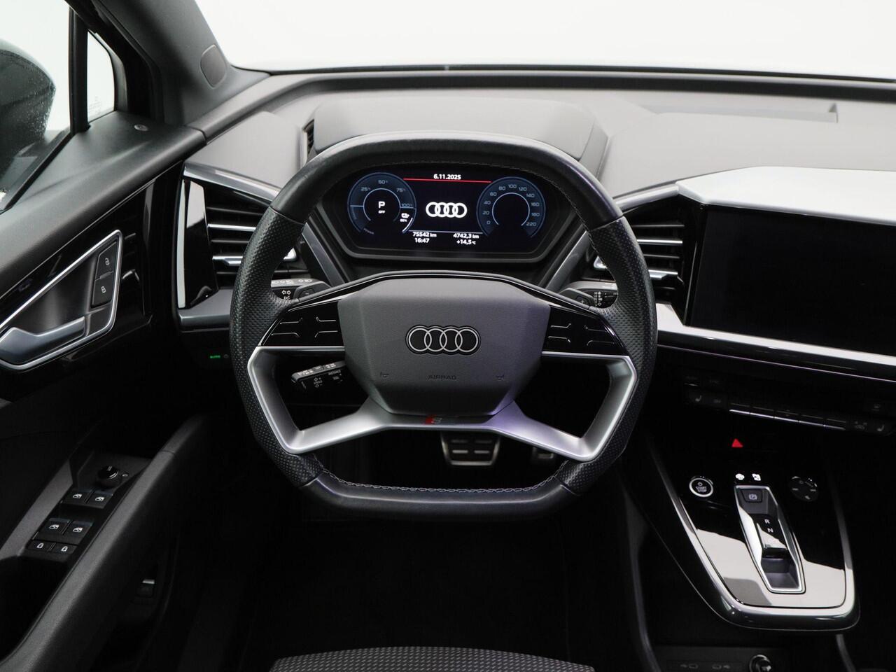 Audi Q4 e-tron 40 77 kWh 204 Pk Automaat S-Line | Camera | CarPlay | Adaptive Cruise | Elektrische Achterklep | LED | 20 Inch | 75.539 Km