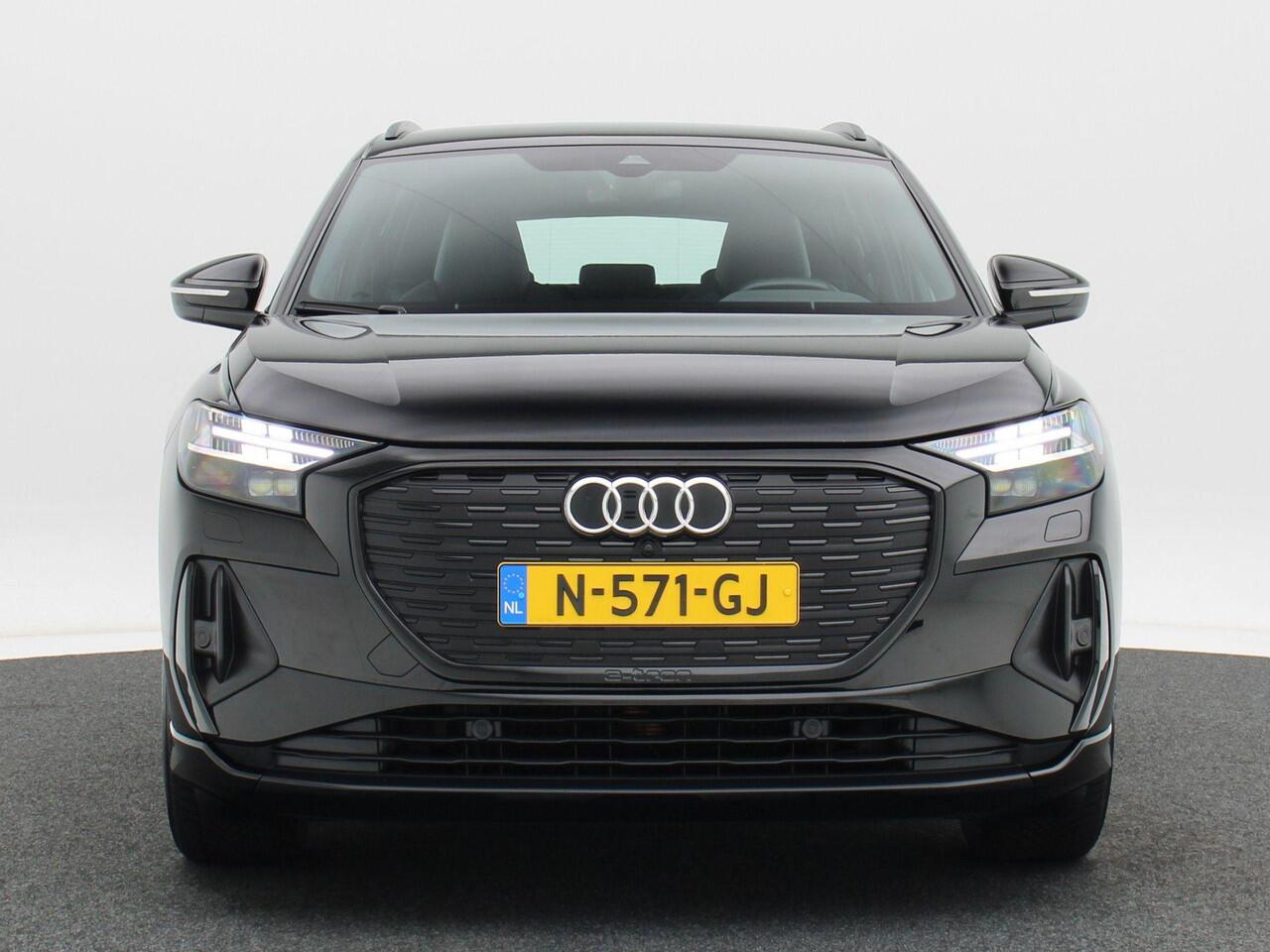 Audi Q4 e-tron 40 77 kWh 204 Pk Automaat S-Line | Camera | CarPlay | Adaptive Cruise | Elektrische Achterklep | LED | 20 Inch | 75.539 Km