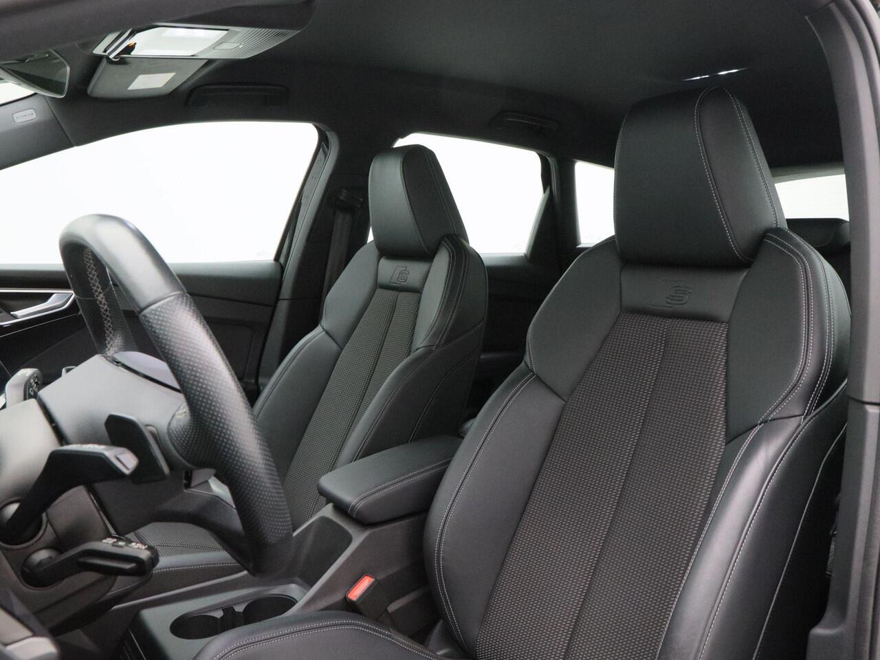 Audi Q4 e-tron 40 77 kWh 204 Pk Automaat S-Line | Camera | CarPlay | Adaptive Cruise | Elektrische Achterklep | LED | 20 Inch | 75.539 Km