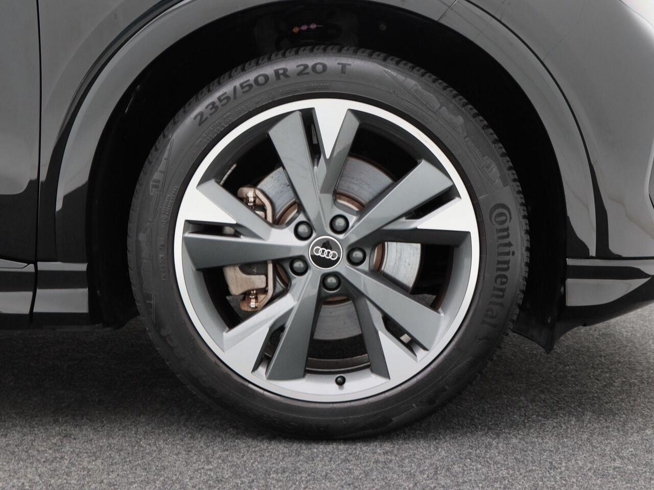 Audi Q4 e-tron 40 77 kWh 204 Pk Automaat S-Line | Camera | CarPlay | Adaptive Cruise | Elektrische Achterklep | LED | 20 Inch | 75.539 Km