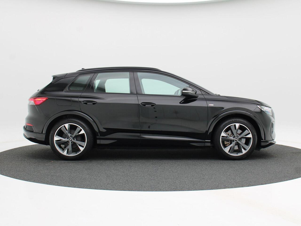 Audi Q4 e-tron 40 77 kWh 204 Pk Automaat S-Line | Camera | CarPlay | Adaptive Cruise | Elektrische Achterklep | LED | 20 Inch | 75.539 Km