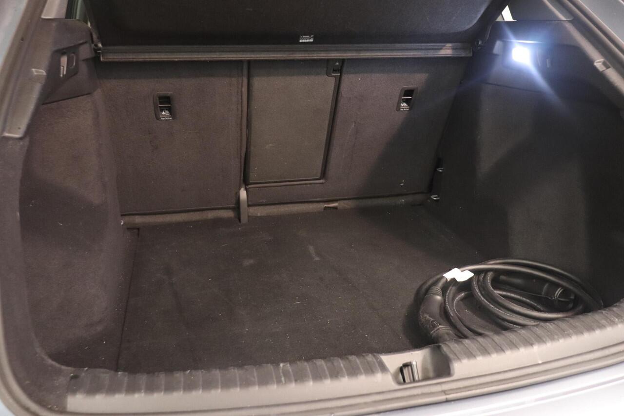 Audi Q4 e-tron 40 Launch edition Advanced 77 kWh | Warmtepomp | SoH 93% | Leder bekleding | 20" Lichtmetaal | Parkeersesoren | Navigatie | LED matrix koplampen |