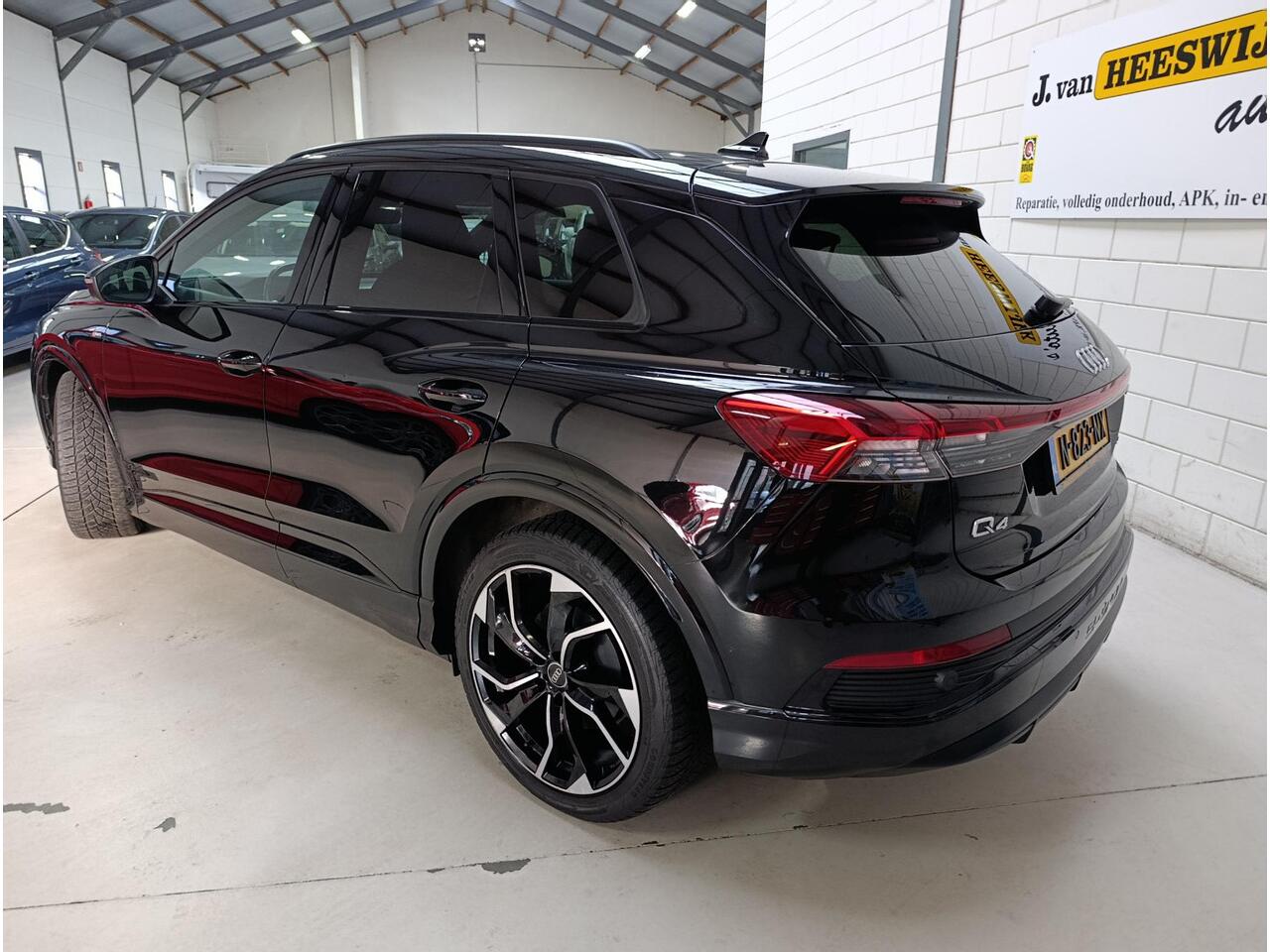 Audi Q4 e-tron 50 quattro Launch edition S Competition 77 kWh Black edition | 4x nieuwe all seasonbanden | alcatara
