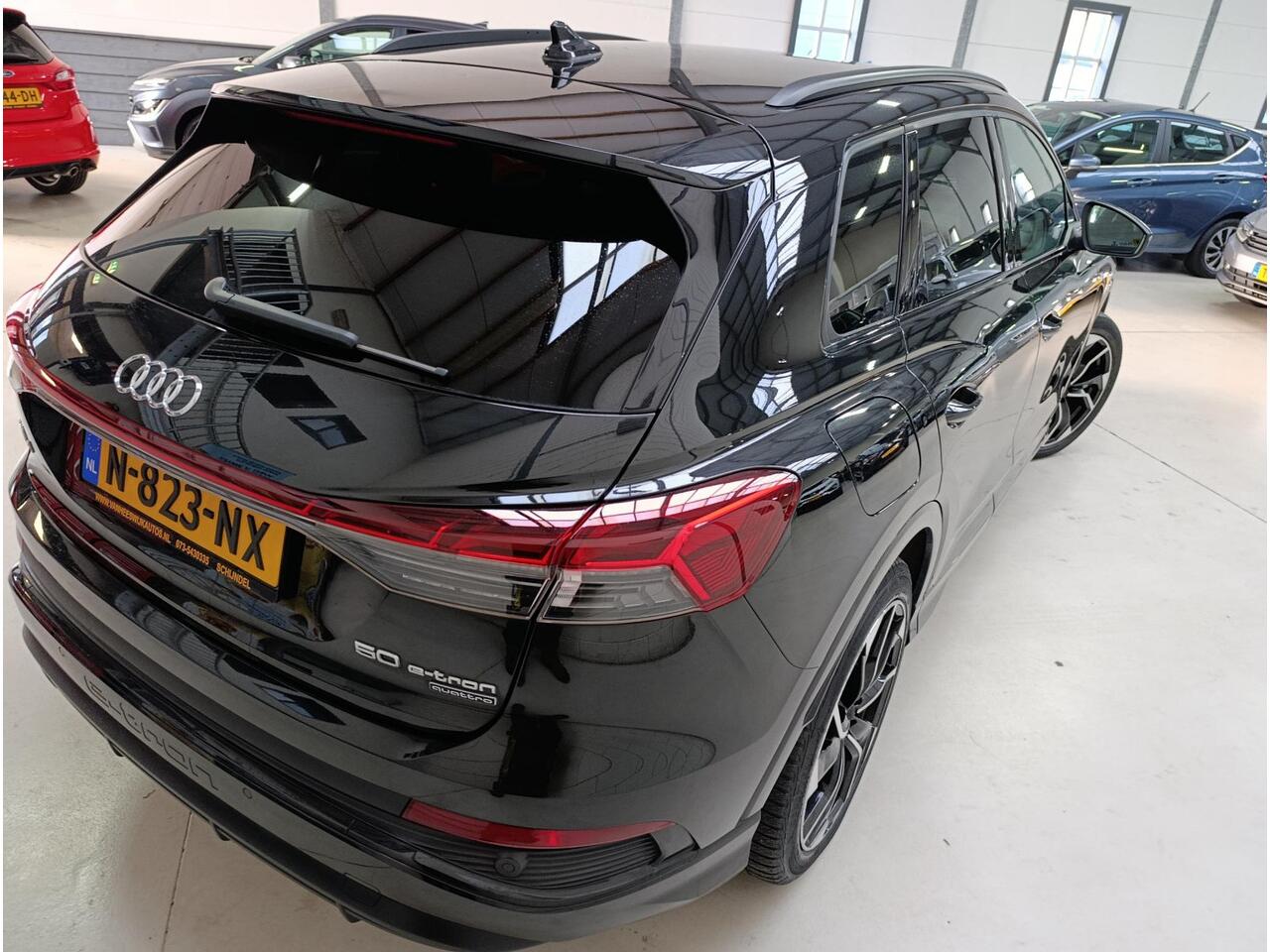 Audi Q4 e-tron 50 quattro Launch edition S Competition 77 kWh Black edition | 4x nieuwe all seasonbanden | alcatara