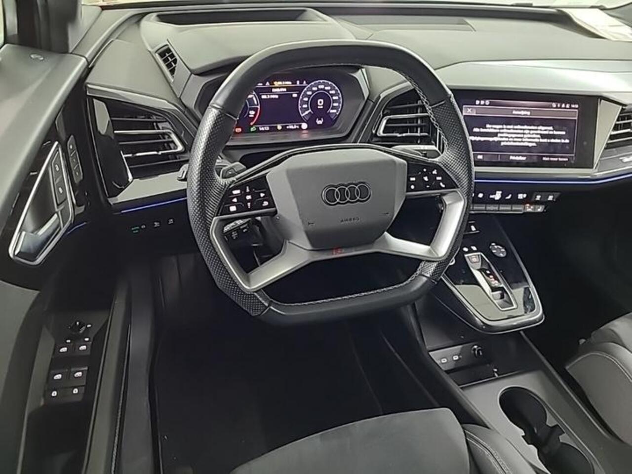 Audi Q4 e-tron 50 quattro Launch edition S Competition 77 kWh Black edition | 4x nieuwe all seasonbanden | alcatara