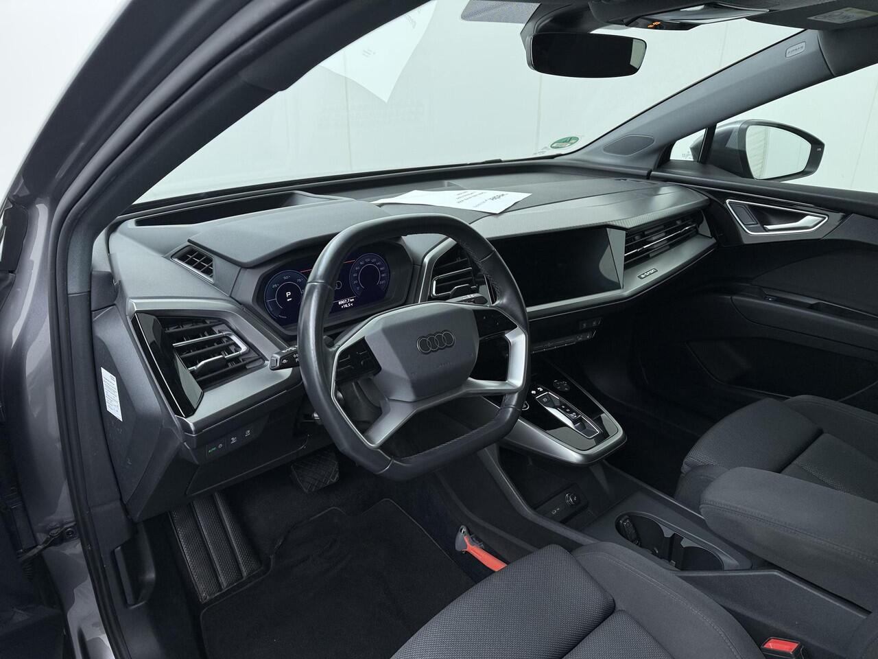 Audi Q4 e-tron 40 Launch edition Advanced Plus 77 kWh | SoH 89% | Wegklapbare trekhaak | Head-up Display | Automatische achterklep |