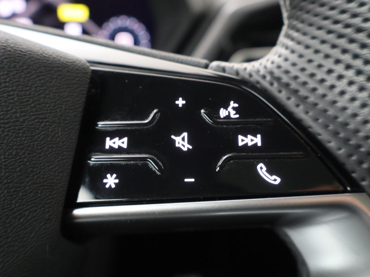 Audi Q4 e-tron 35 Launch edition S Competition 55 kWh | 170 PK | Trekhaak wegklapbaar | Warmtepomp | Panoramadak | Matrix LED koplampen | S line |