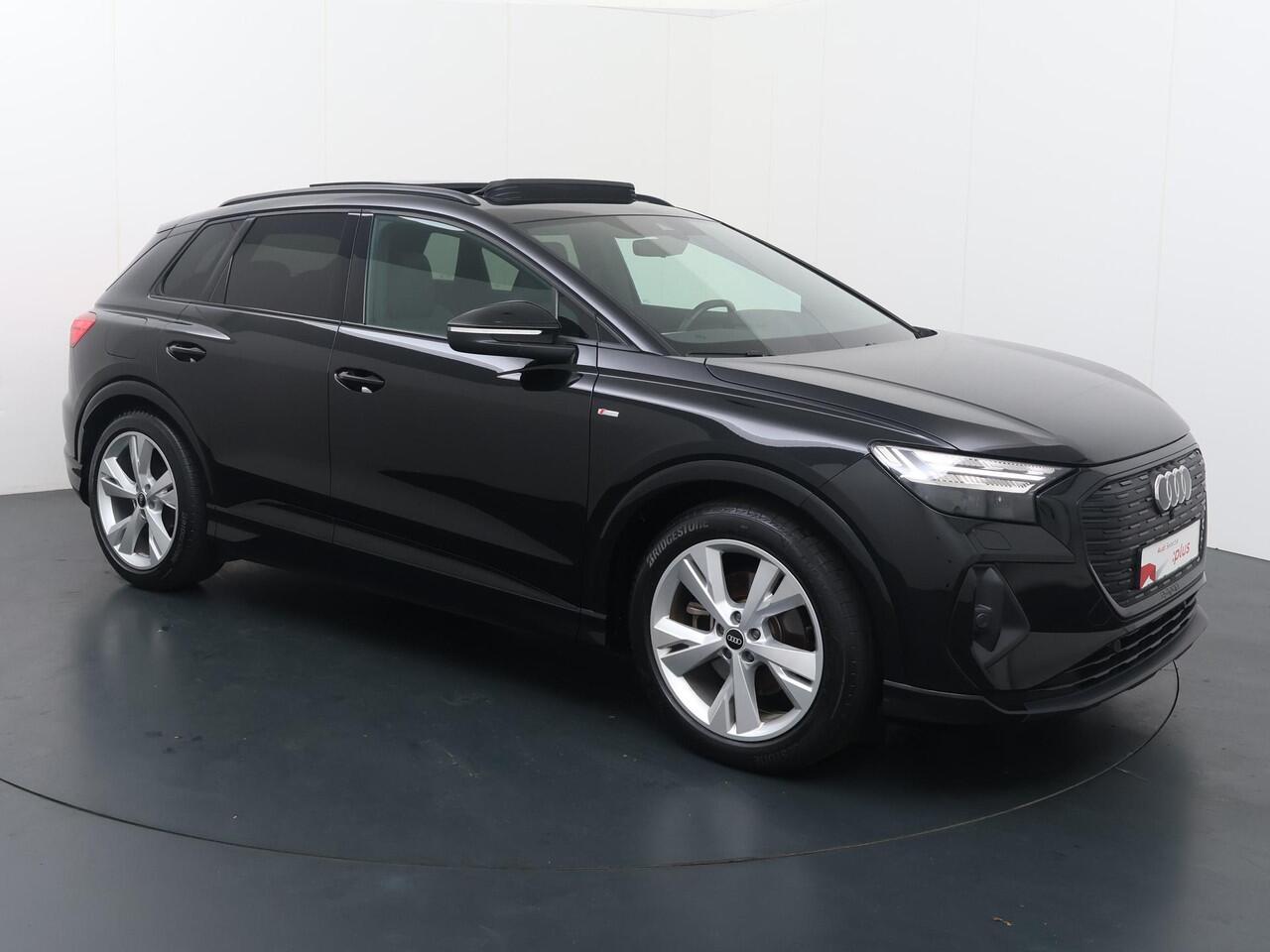 Audi Q4 e-tron 35 Launch edition S Competition 55 kWh | 170 PK | Trekhaak wegklapbaar | Warmtepomp | Panoramadak | Matrix LED koplampen | S line |