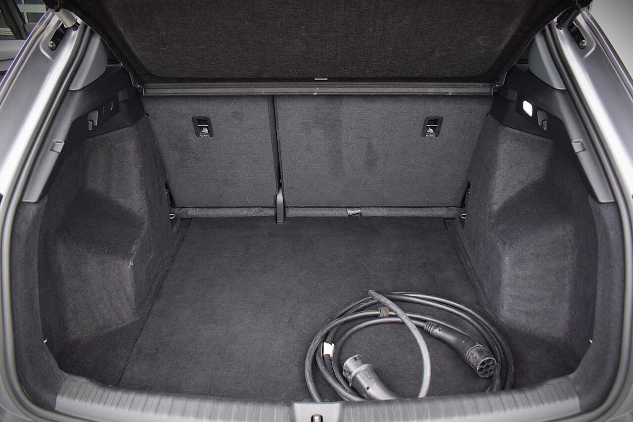 Audi Q4 e-tron 35 Launch edition Advanced 55 kWh | Matrix | Stoelverw. | 21" LM | CarPlay