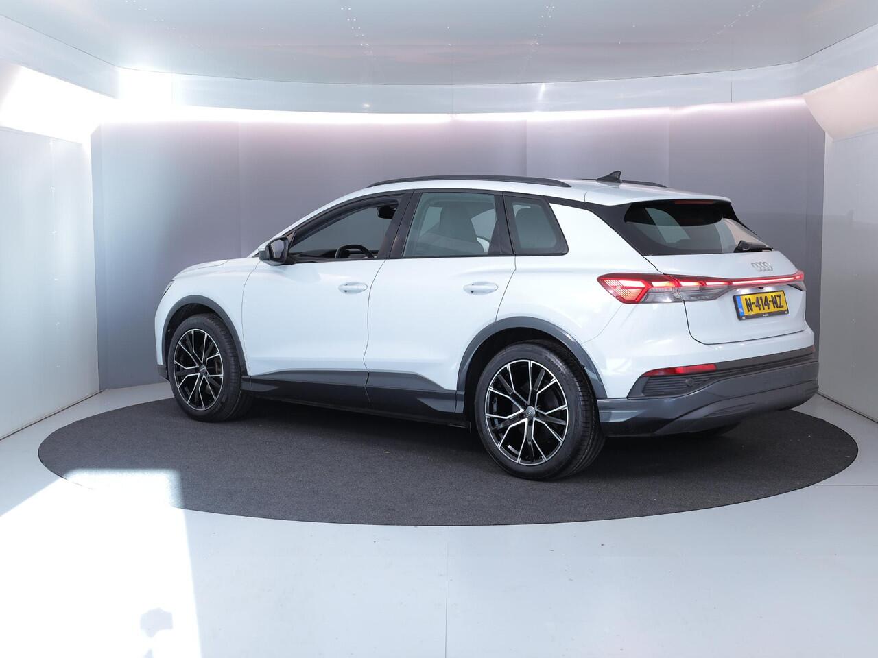 Audi Q4 e-tron 40 Launch edition Advanced Plus 77 kWh 204 pk | SOH 93% | Navigatie | Warmtepomp | Parkeersensoren | Achteruitrijcamera | Matrix LED koplampen | Stoelverwarming |