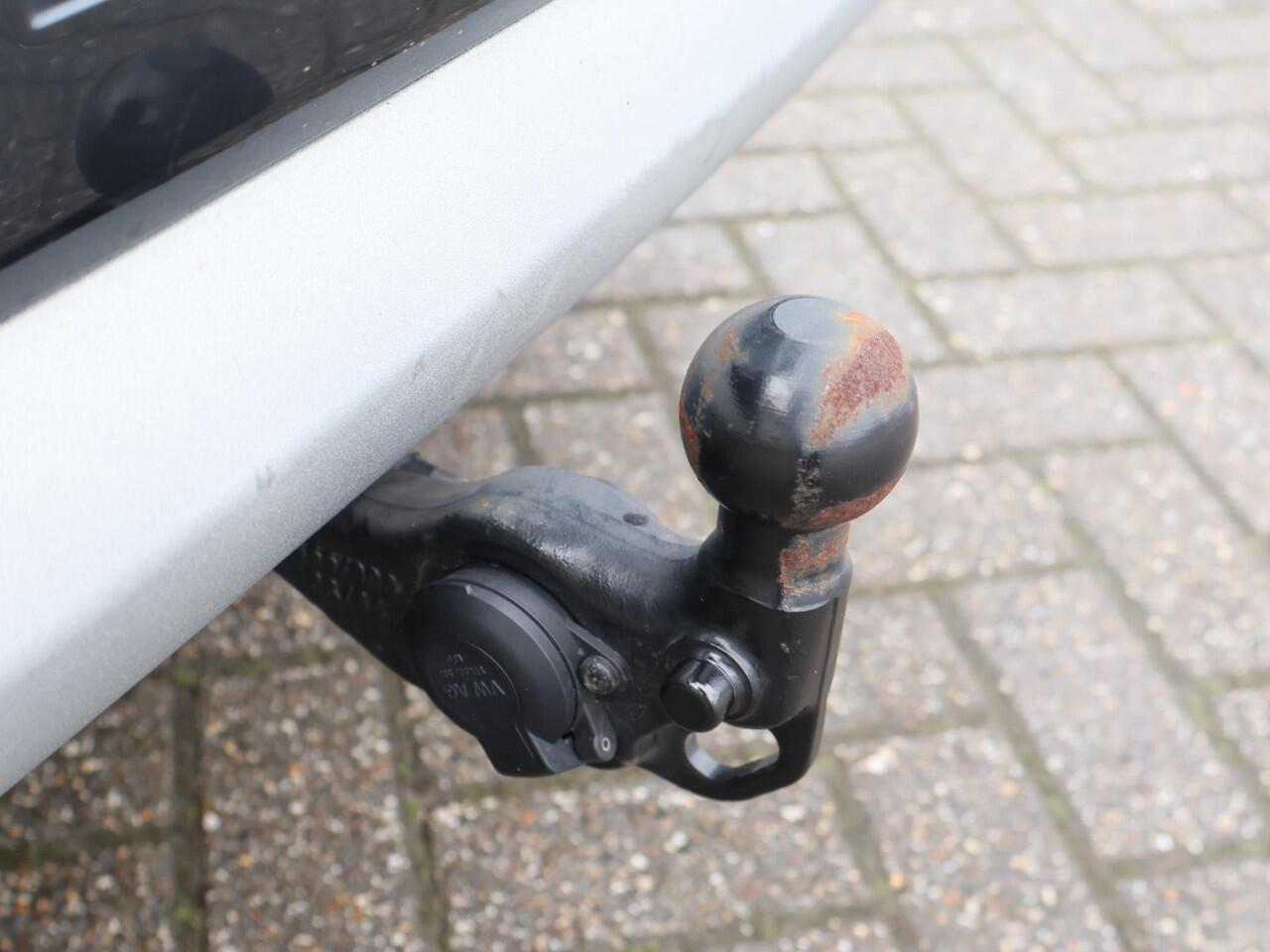 Audi Q4 e-tron 40 LAUNCH EDITION ADVANCED 77KWH + WEGKL. TREKHAAK | SPORTSTOELEN | ADAPTIVE CRUISE | CARPLAY | STOELVERW.