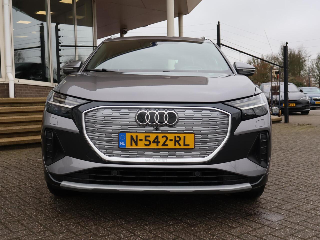 Audi Q4 e-tron 40 LAUNCH EDITION ADVANCED 77KWH + WEGKL. TREKHAAK | SPORTSTOELEN | ADAPTIVE CRUISE | CARPLAY | STOELVERW.