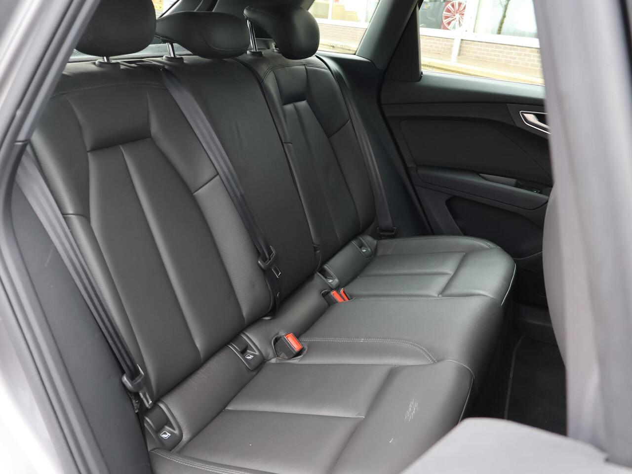 Audi Q4 e-tron 40 LAUNCH EDITION ADVANCED 77KWH + WEGKL. TREKHAAK | SPORTSTOELEN | ADAPTIVE CRUISE | CARPLAY | STOELVERW.