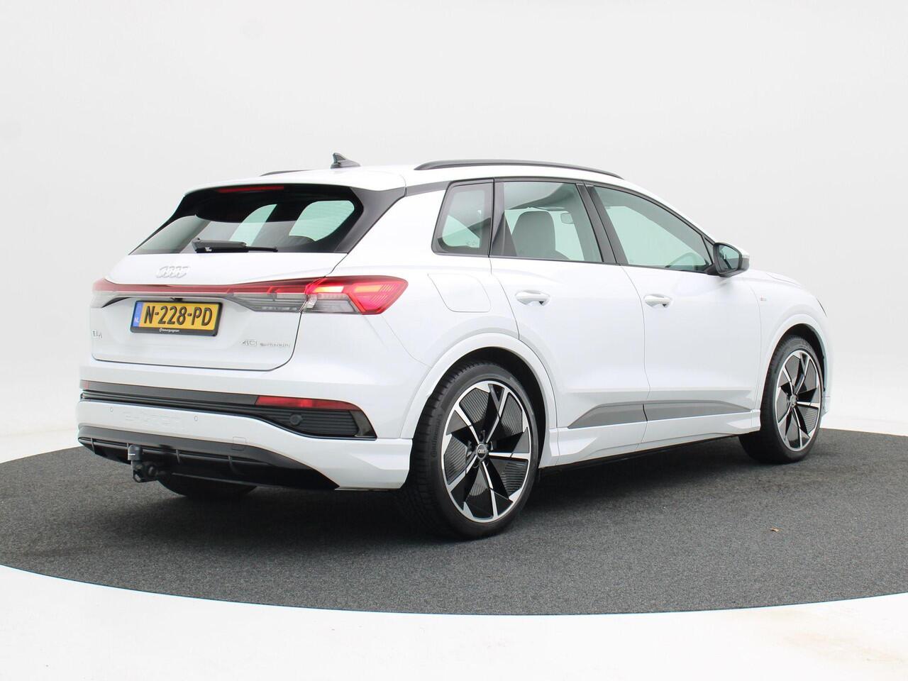 Audi Q4 e-tron 40 Launch edition S Competition 77 kWh | Adaptive Cruise | Climate Control | Stoelverwarming | Trekhaak | Navigatie | Camera | Carplay | 21 Inch | 121.262 Km!!