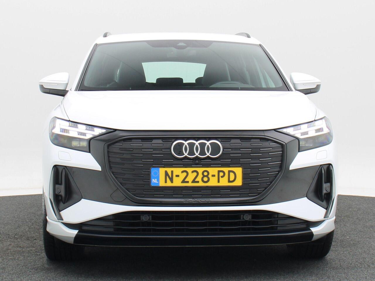 Audi Q4 e-tron 40 Launch edition S Competition 77 kWh | Adaptive Cruise | Climate Control | Stoelverwarming | Trekhaak | Navigatie | Camera | Carplay | 21 Inch | 121.262 Km!!