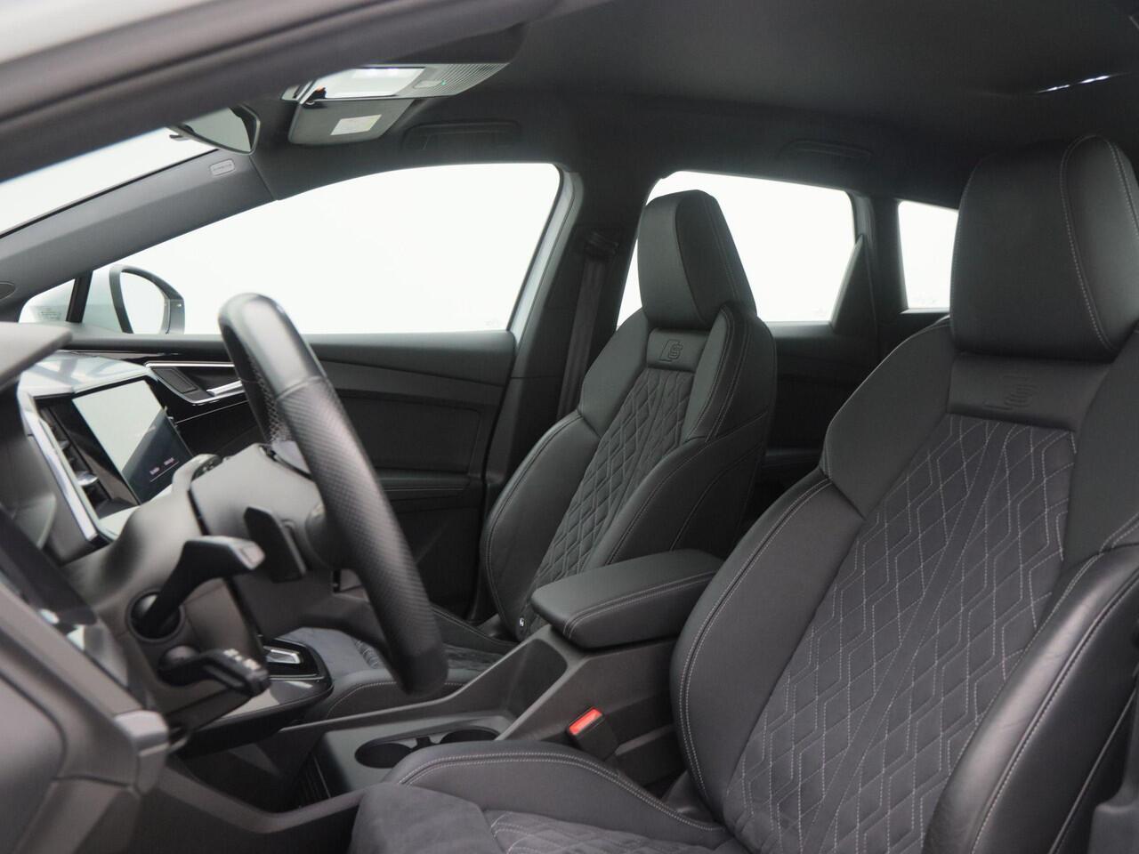 Audi Q4 e-tron 40 Launch edition S Competition 77 kWh | Adaptive Cruise | Climate Control | Stoelverwarming | Trekhaak | Navigatie | Camera | Carplay | 21 Inch | 121.262 Km!!