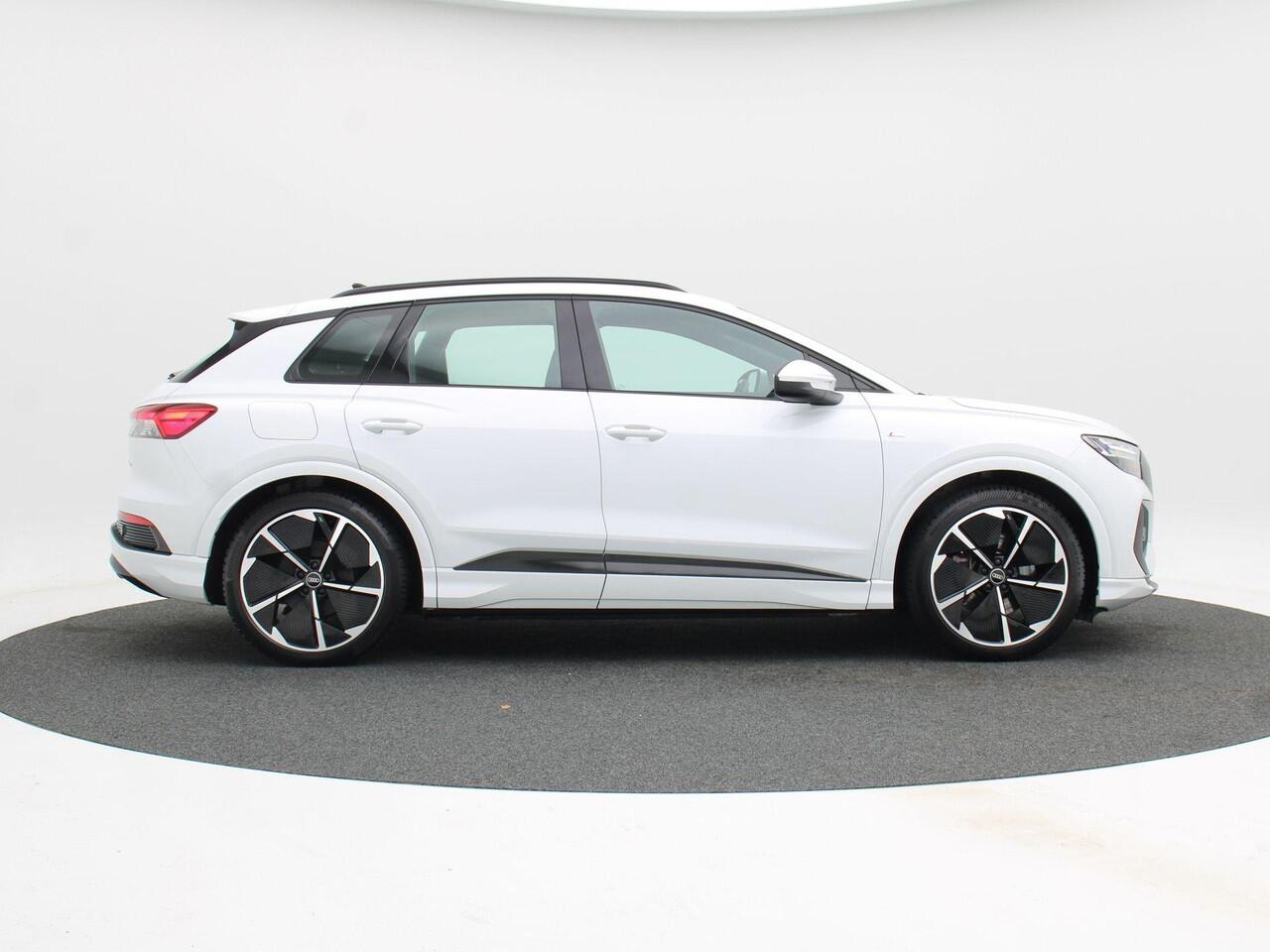 Audi Q4 e-tron 40 Launch edition S Competition 77 kWh | Adaptive Cruise | Climate Control | Stoelverwarming | Trekhaak | Navigatie | Camera | Carplay | 21 Inch | 121.262 Km!!