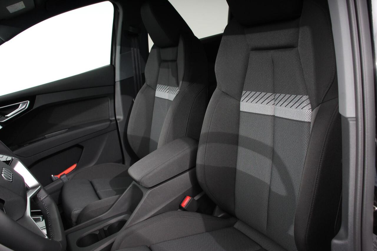 Audi Q4 e-tron 40 Advanced Edition | Navigatie | Climate Control | DAB | Led | Electrisch bedienbare achterklep | 19" Lichtmetalen velgen