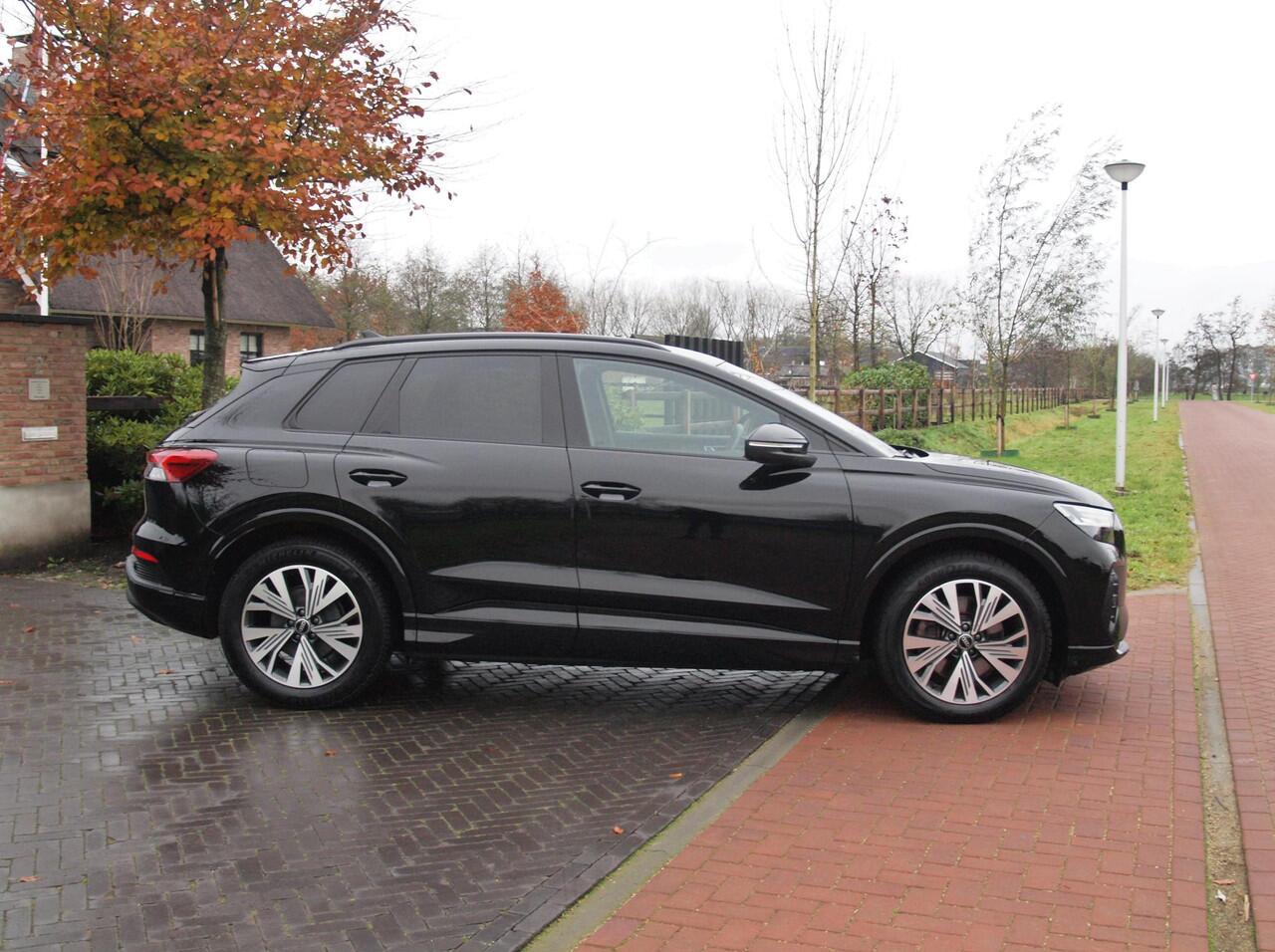 Audi Q4 e-tron 40 Launch edition Advanced 77 kWh | Black Optic | Warmtepomp | Achteruitrijcamera | NL-Auto |