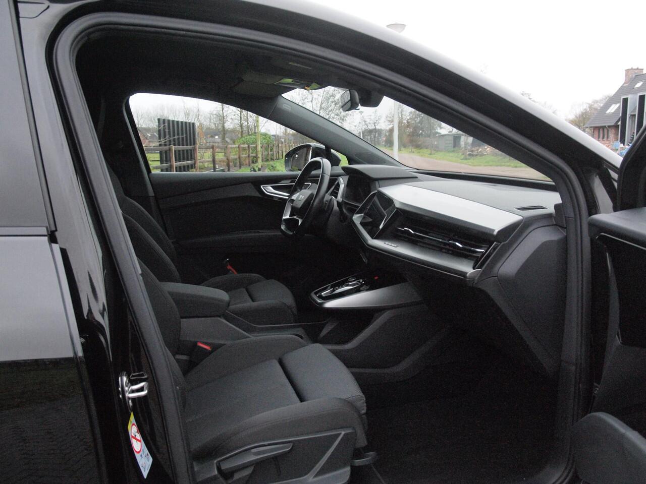Audi Q4 e-tron 40 Launch edition Advanced 77 kWh | Black Optic | Warmtepomp | Achteruitrijcamera | NL-Auto |