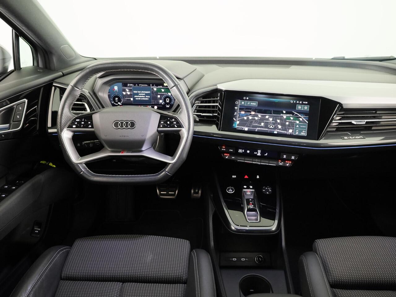 Audi Q4 e-tron 40 Launch edition S Competition 77 kWh 204 pk | SoH 97% | Navigatie | Warmtepomp | Parkeersensoren | Achteruitrijcamera | Stoelverwarming | S-Line |