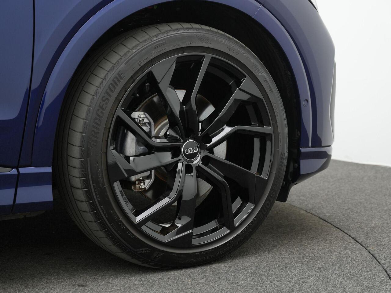 Audi Q4 e-tron 45 Quattro S edition 77 kWh 265 pk / S-Line | Warmtepomp | Matrix LED | Achteruitrijcamera | Stoelverwarming | Adaptive Cruise