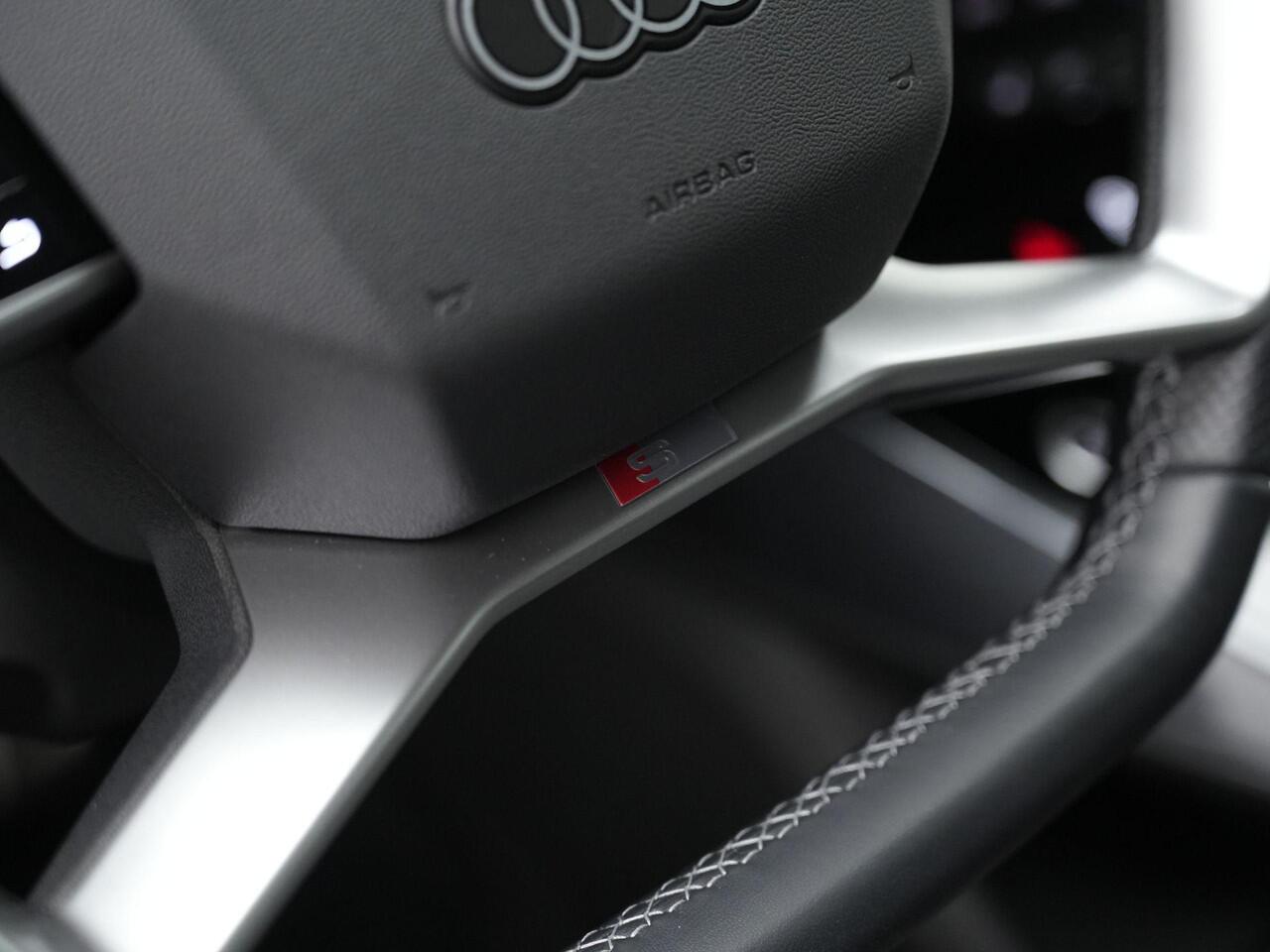 Audi Q4 e-tron 45 Quattro S edition 77 kWh 265 pk / S-Line | Warmtepomp | Matrix LED | Achteruitrijcamera | Stoelverwarming | Adaptive Cruise