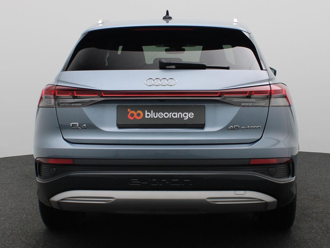 Audi Q4 e-tron 40 Launch edition Advanced 77 kWh 204PK Aut. SOH 95%, Warmtepomp, Dynamic Chassis, Adaptieve Cruise, Elektr. Achterklep, Clima, Matrix LED-Verlichting, 19" LM Velgen