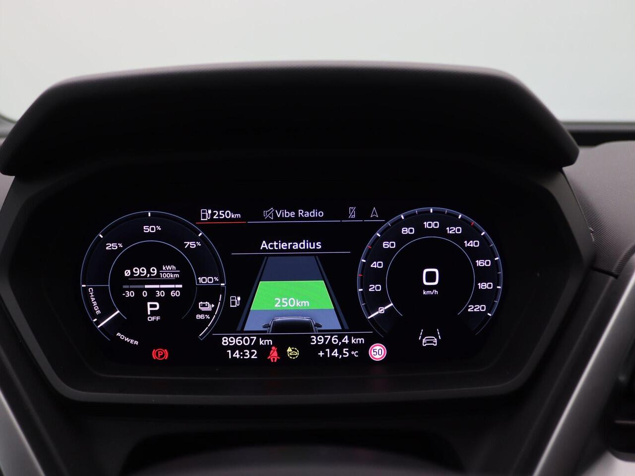 Audi Q4 e-tron 40 Launch edition Advanced 77 kWh 204PK Aut. SOH 95%, Warmtepomp, Dynamic Chassis, Adaptieve Cruise, Elektr. Achterklep, Clima, Matrix LED-Verlichting, 19" LM Velgen