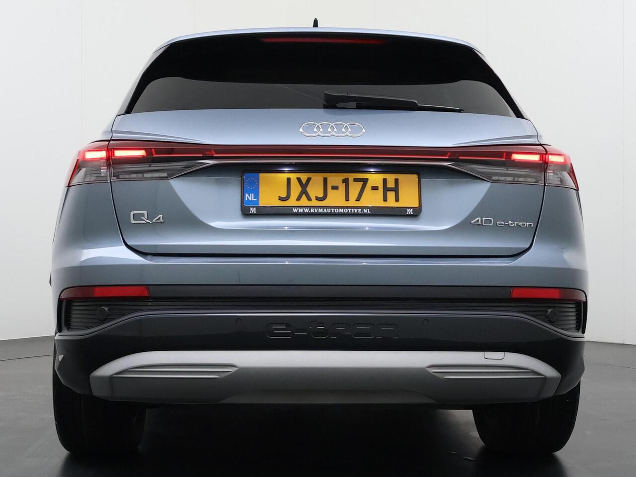 Audi Q4 e-tron 40 Launch edition Advanced Plus 77 kWh VAN ¤ 33.900,- VOOR ¤ 30.877,- UW LENTEVOORDEEL ¤ 3.023,-! | SOH 92% | S-LINE INTERIEUR | PANORAMADAK | STOELVERWARMING | ELEKTRISCHE ACHTERKLEP | LUXE BEKLEDING | RIJKLAAR MET 12 MND BOVAG GARANTIE