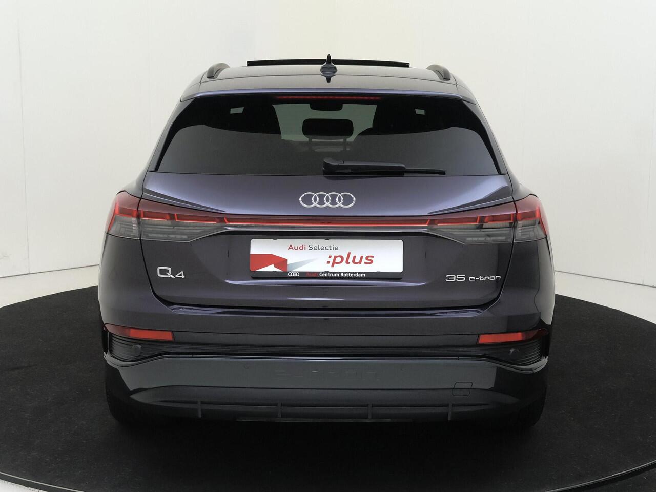 Audi Q4 e-tron 35 S edition 55 kWh | Panoramadak | SONOS audio | Achteruitrijcamera | Adaptieve cruise control | LED matrix verlichting | Dodehoek detectie | Keyless | Navigatie | Stoelverwarming |