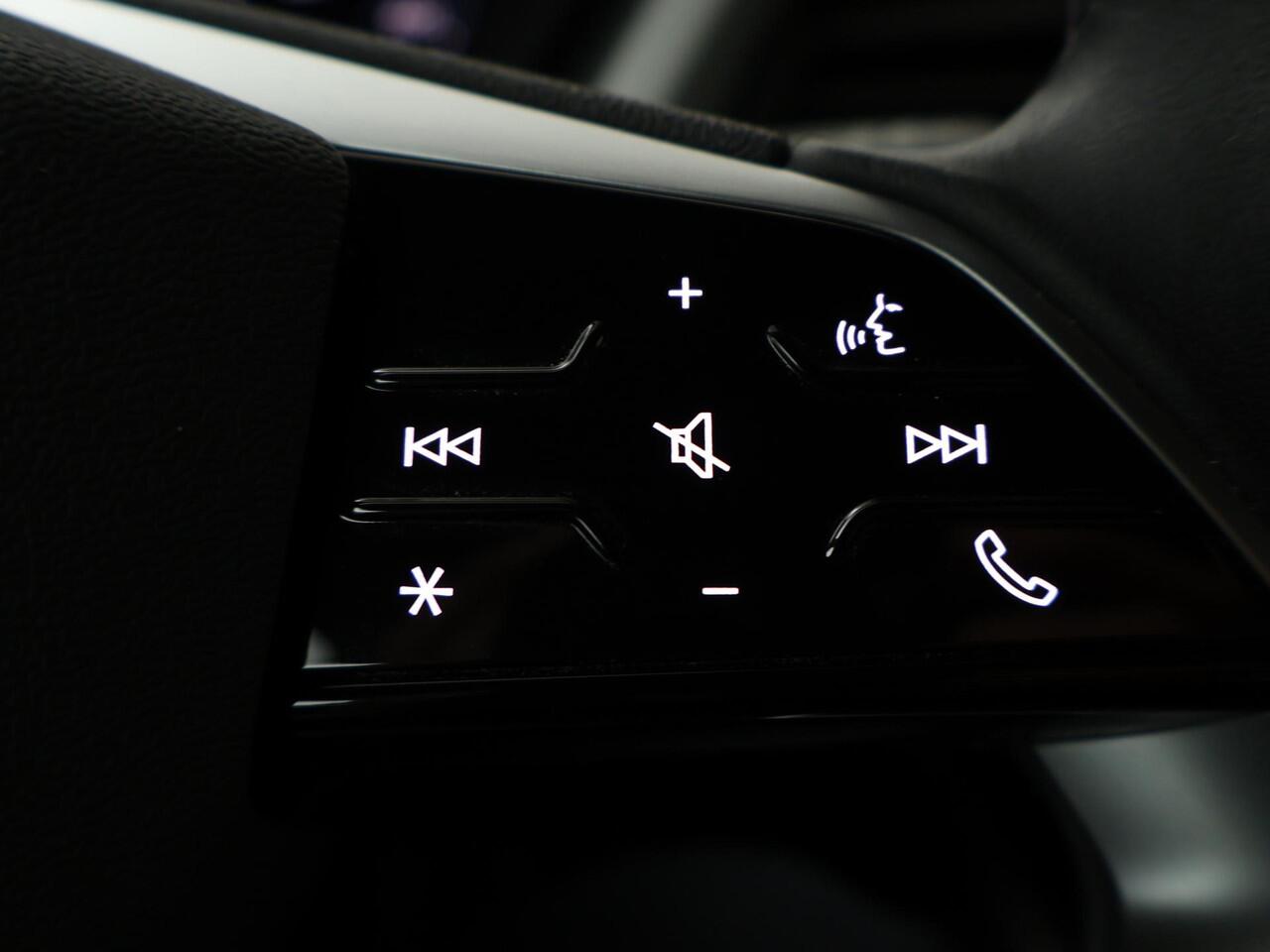 Audi Q4 e-tron 40 Edition 77 kWh | 204 PK | SoH 95% | Matrix LED koplampen | Cruise control | Voorstoelen verwarmd |