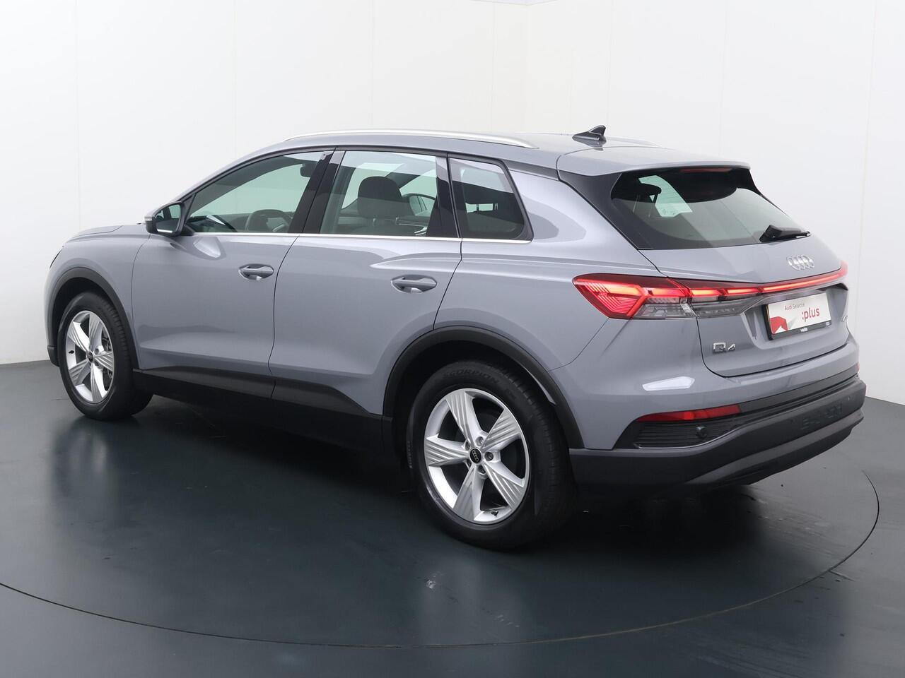 Audi Q4 e-tron 40 Edition 77 kWh | 204 PK | SoH 95% | Matrix LED koplampen | Cruise control | Voorstoelen verwarmd |