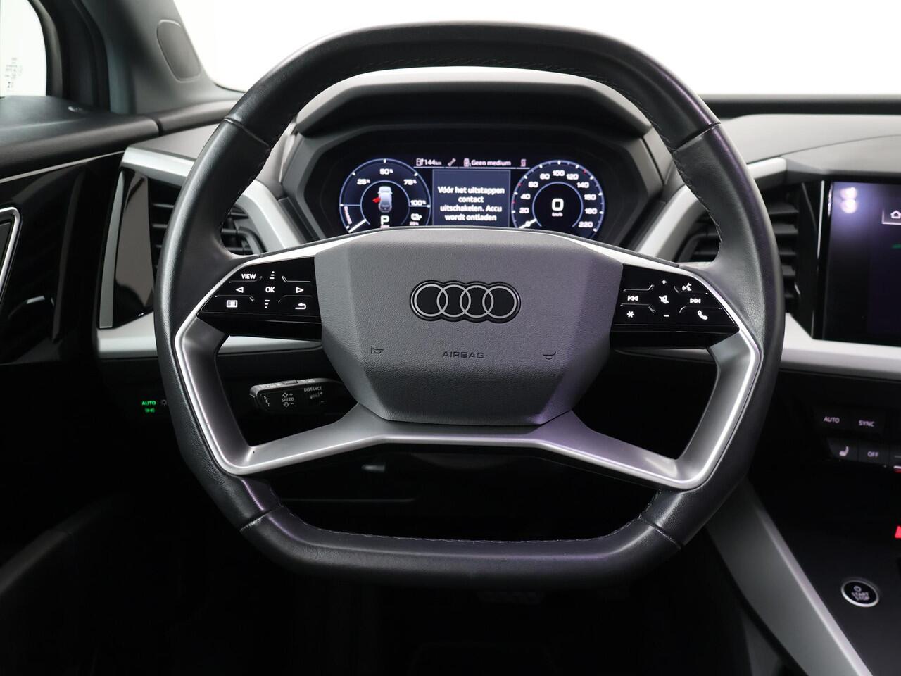 Audi Q4 e-tron 40 Edition 77 kWh | 204 PK | SoH 95% | Matrix LED koplampen | Cruise control | Voorstoelen verwarmd |