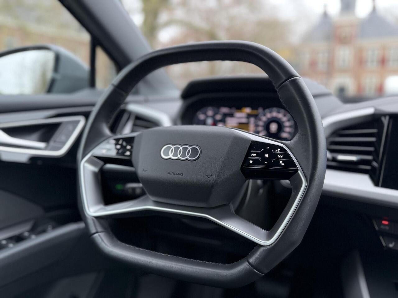 Audi Q4 e-tron Sportback 35 e-tron | S-Line | Black |