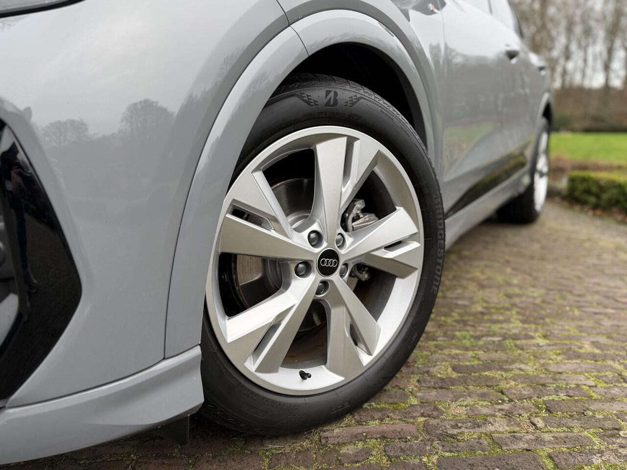 Audi Q4 e-tron Sportback 35 e-tron | S-Line | Black |