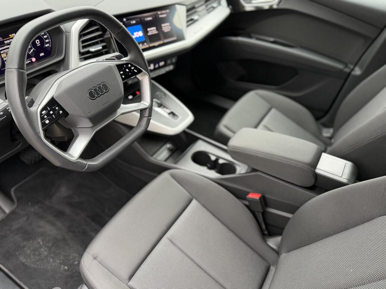 Audi Q4 e-tron Sportback 35 e-tron | S-Line | Black |