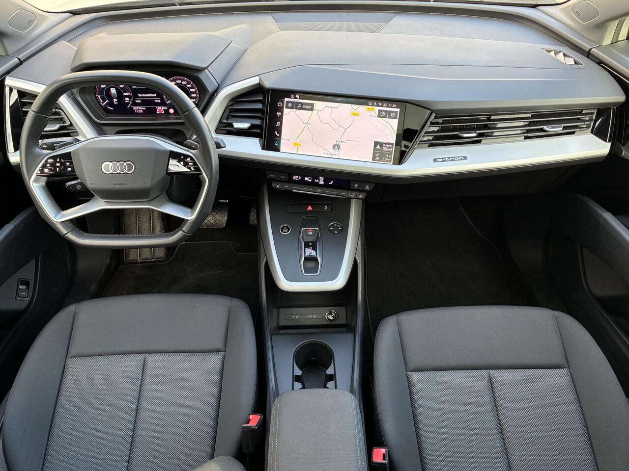 Audi Q4 e-tron 45 quattro Edition 82 kWh / SOH 100% / Navigatie / Schuif-/Kantel dak / Apple Carplay/Android Auto / Stoelverwarming / Elektrische Achterklep / SONOS Audio / Adaptieve Cruise Control /