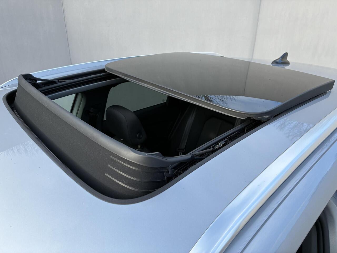 Audi Q4 e-tron 45 quattro Edition 82 kWh / SOH 100% / Navigatie / Schuif-/Kantel dak / Apple Carplay/Android Auto / Stoelverwarming / Elektrische Achterklep / SONOS Audio / Adaptieve Cruise Control /