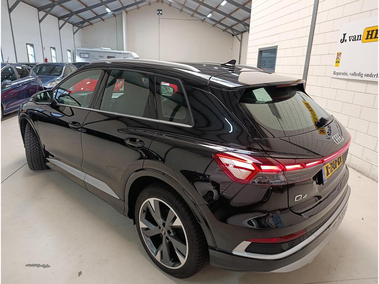 Audi Q4 e-tron 55 quattro S Edition 82 kWh Airconditioning (automatisch) | Audiosysteem | Adaptive cruise controle | Navigatiesysteem | Parkeersensoren