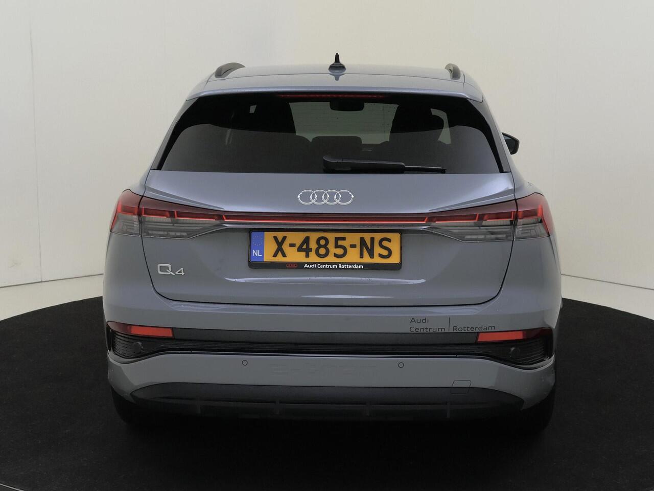 Audi Q4 e-tron 40 S edition 77 kWh | S-line in- en exterieur | Optiekpakket zwart | Elek. inklapbare buitenspiegels | Navigatie | Achteruitrijcamera