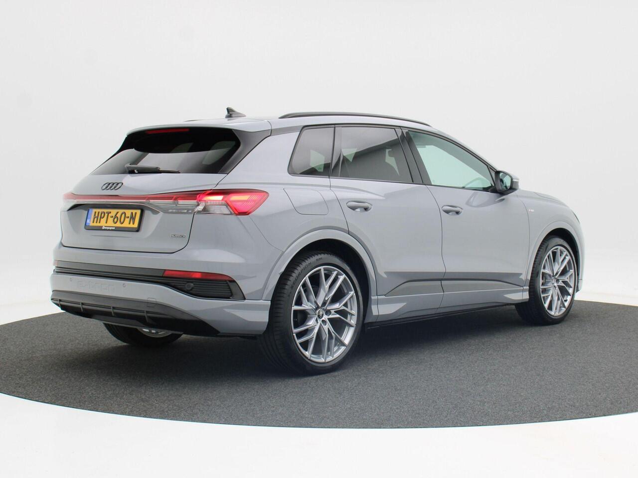 Audi Q4 e-tron 45 quattro | S Edition 82 kWh | 4000 VOORDEEL!!!| Zwart optiek | 21 inch velgen | Privacyglas